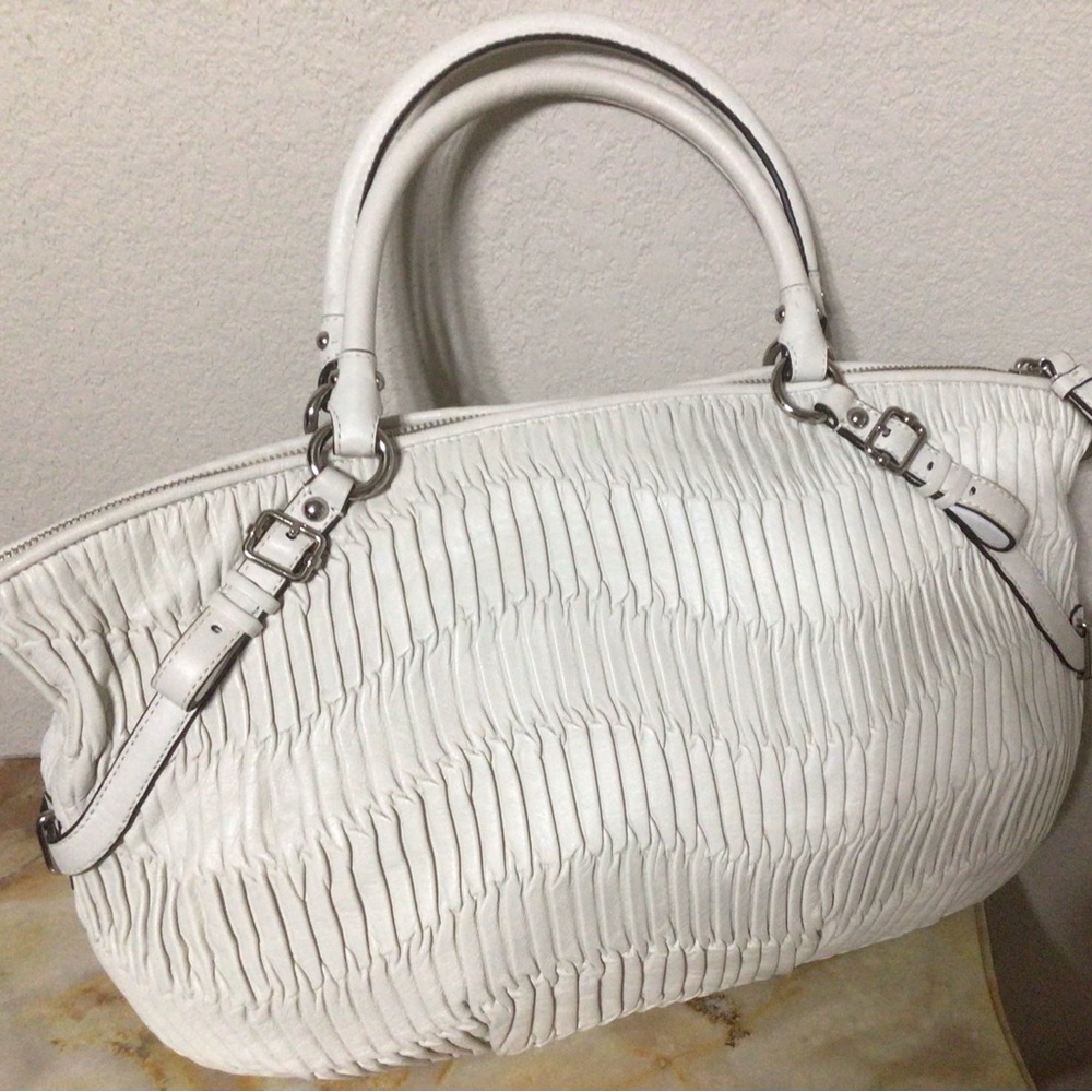 Ivory Coach Leather Tote Handbag - Picture 12 of 16
